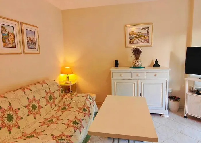 T2 150m From The Apartment