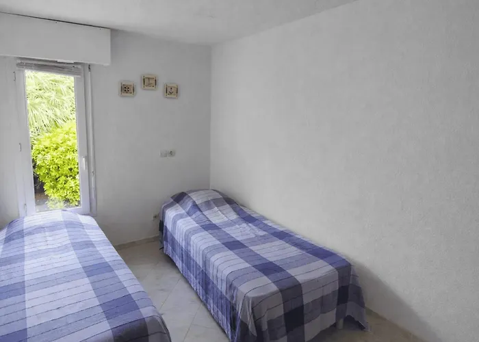 Apartment T2 150m From The *